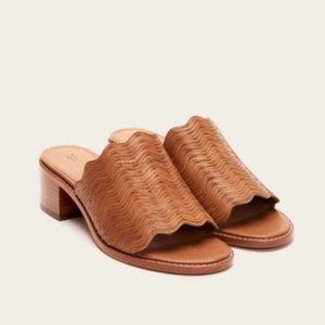 NWT Frye Cindy Wave Mule in Cognac